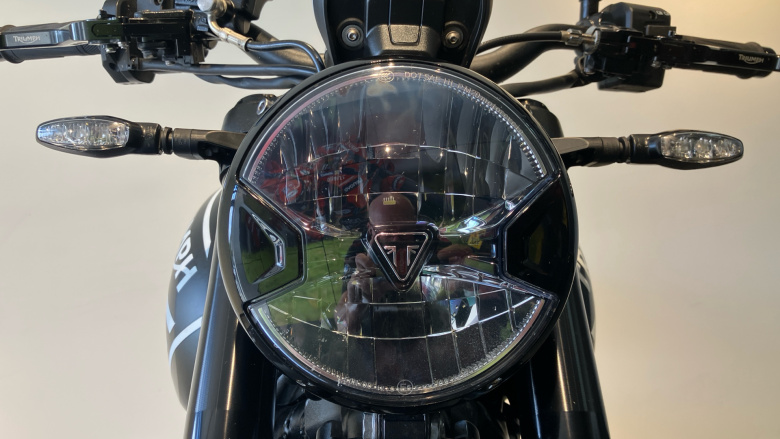 Triumph Trident (20MY)
